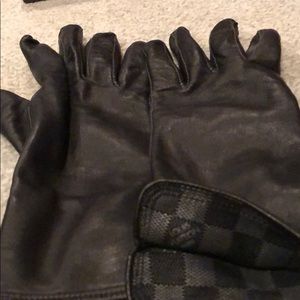 Louis Vuitton gloves
